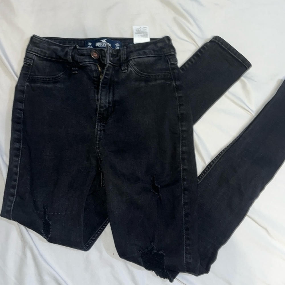 Women’s Hollister Black Distressed Skinny Jeans 🖤